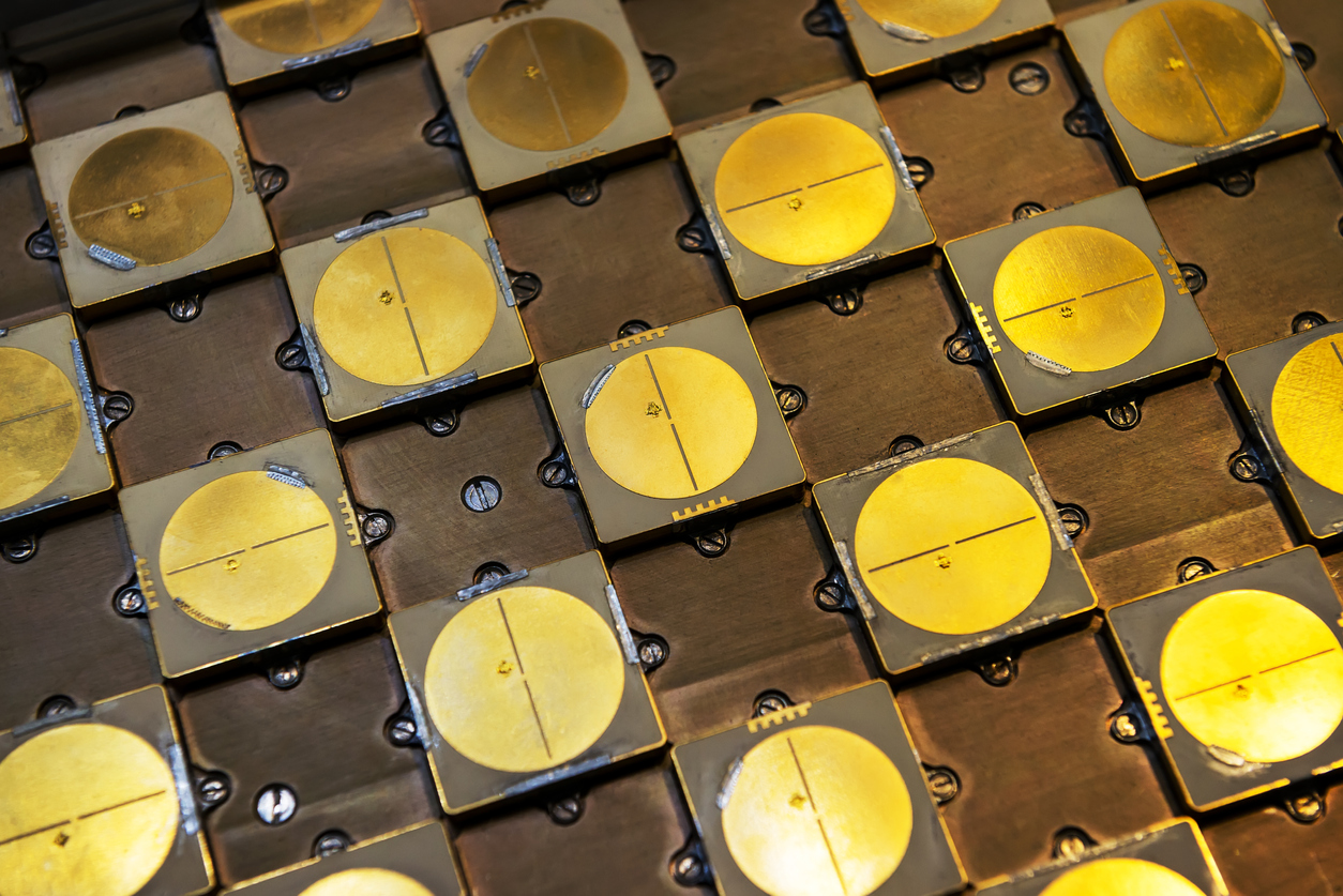 Active phased array elements inside the SkyEdge 7